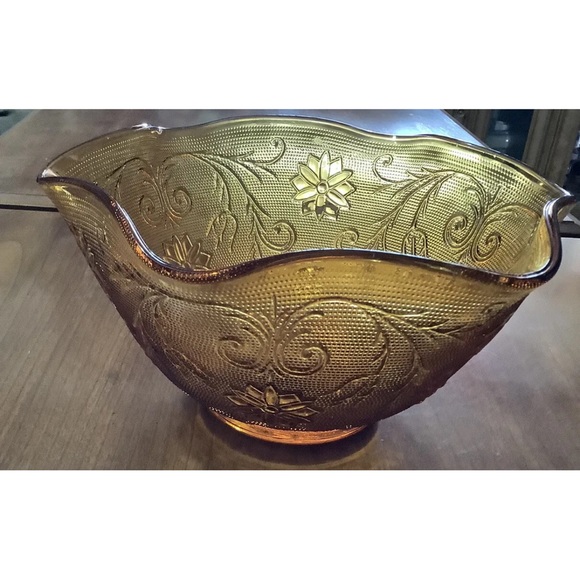 - Vintage Tiara Amber Glass Sandwich Pattern Ruffled Bowl 10” x 5” - Picture 1 of 14